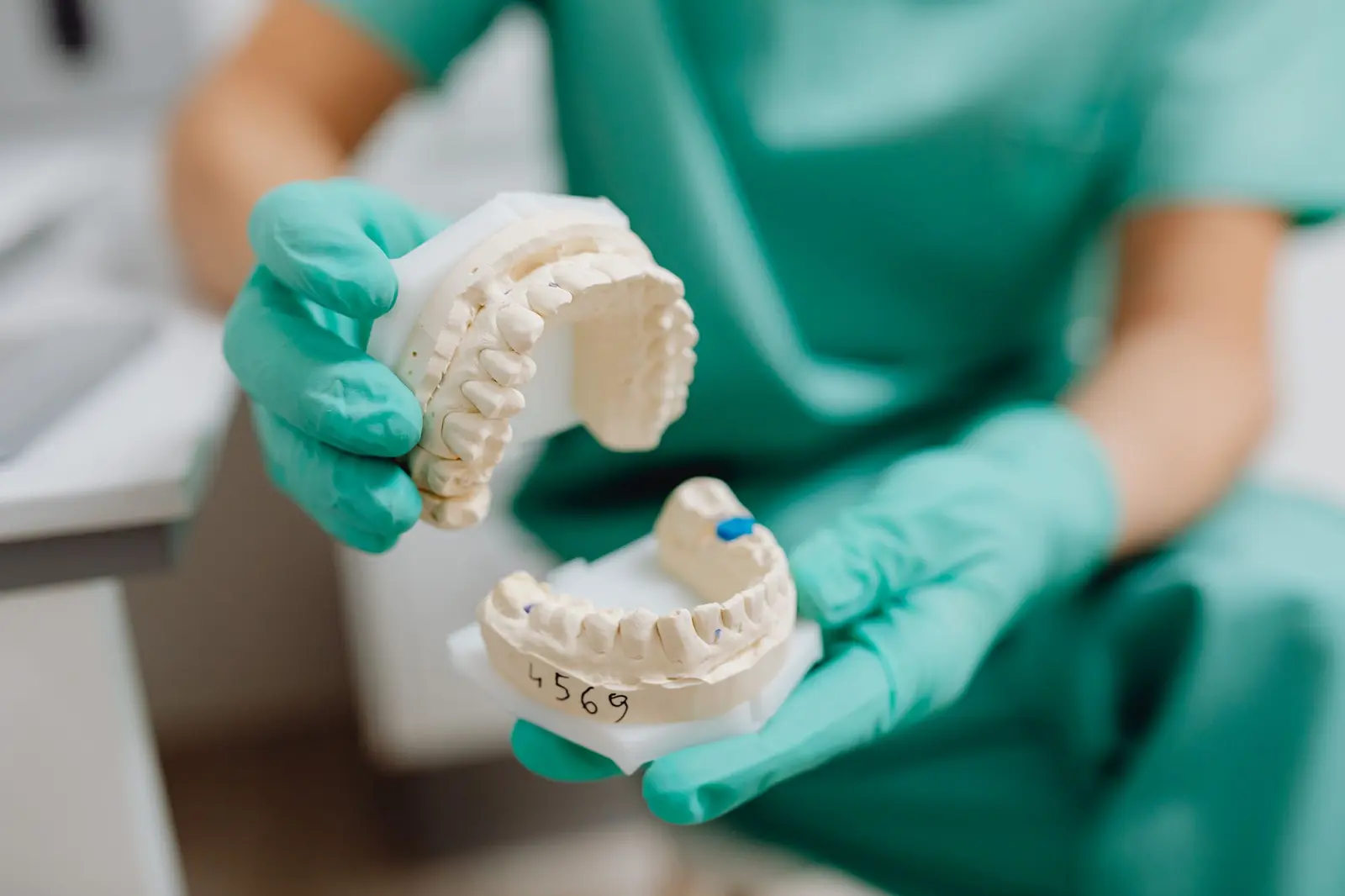 Diş Eti Gülümsemesi (Gummy Smile) Nedir?