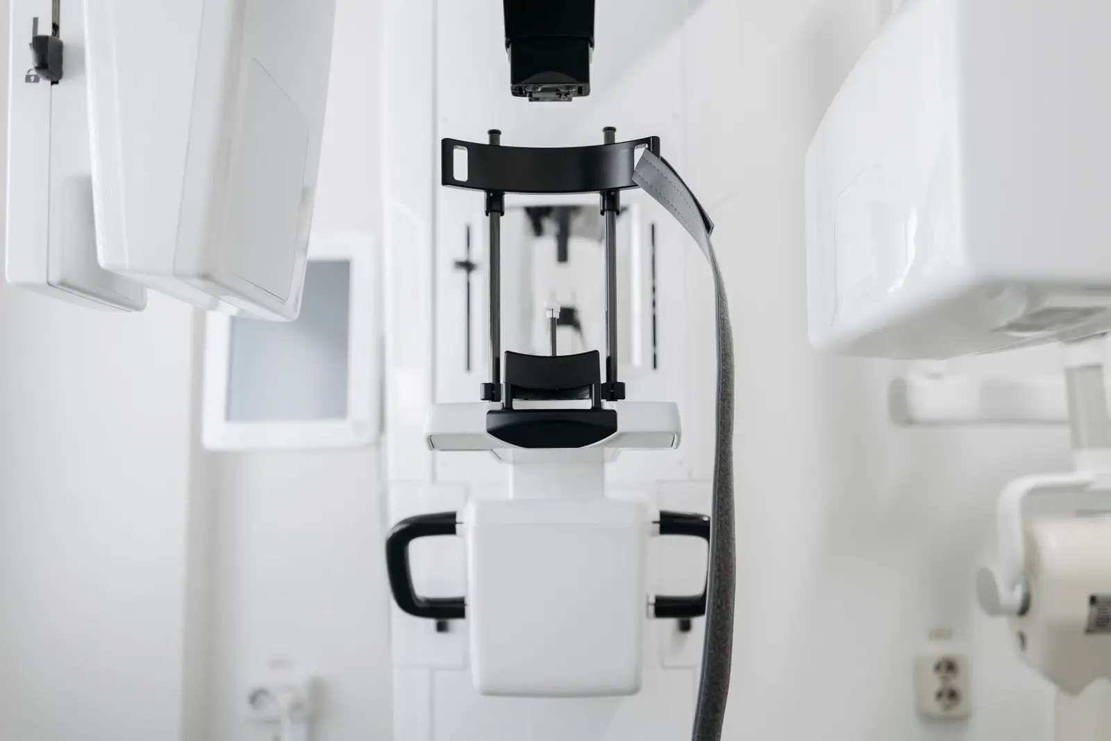 Panoramik Röntgen ve Dental Tomografi: Hangi Durumlarda Gündeme Gelir?